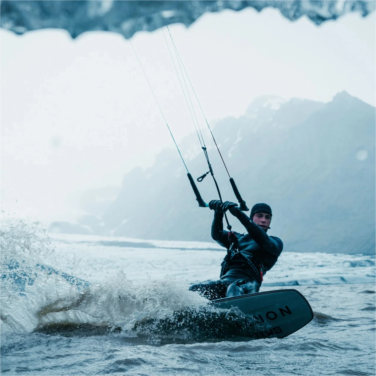 Mystic Roam 3mm Precurved Gloves - Image 8