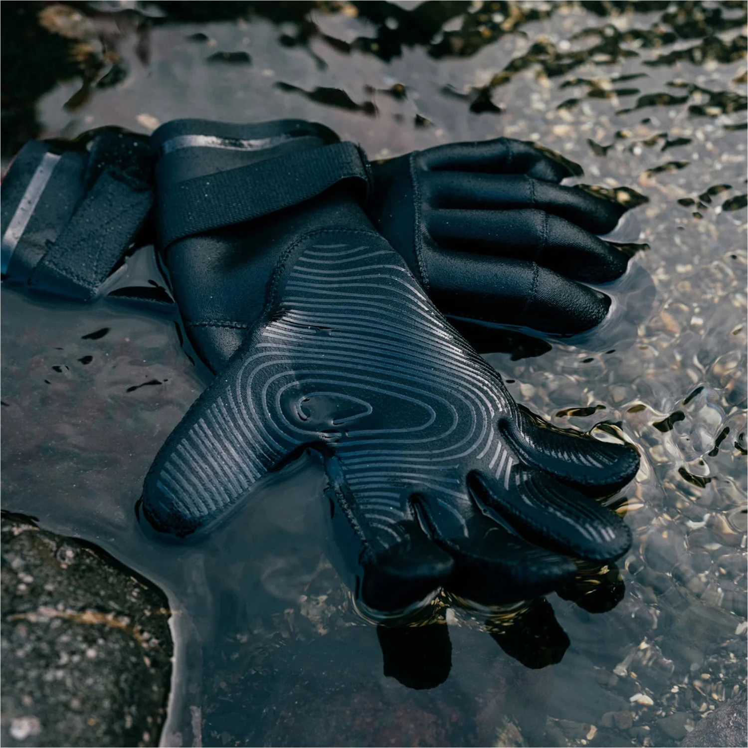 Mystic Roam 3mm Precurved Gloves - Image 7