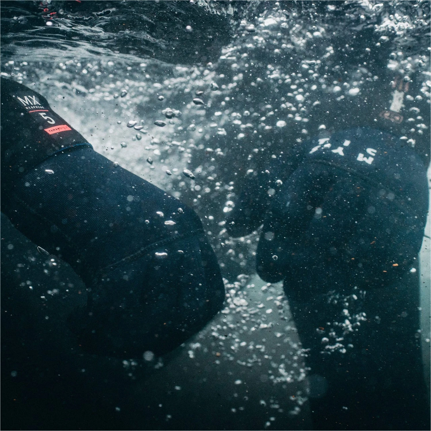 Mystic Roam 3mm Precurved Gloves - Image 6